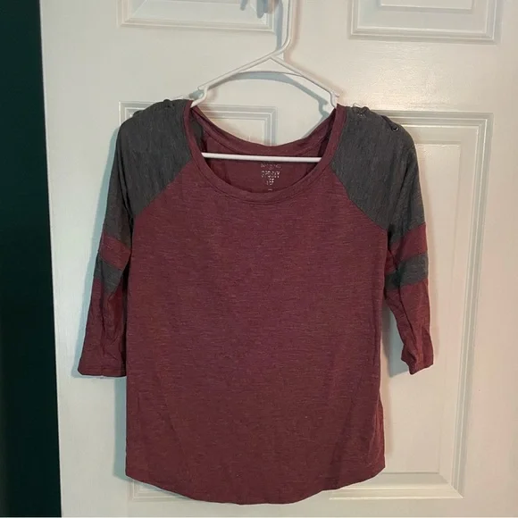 3/4 sleeve shirt - Picture 1 of 1